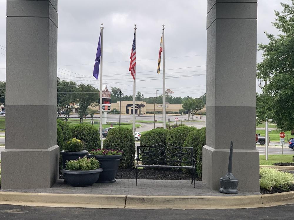 Chesapeake Inn And Suites Lexington Park Patuxent River Naval Air Station Kalifornien Exteriör bild