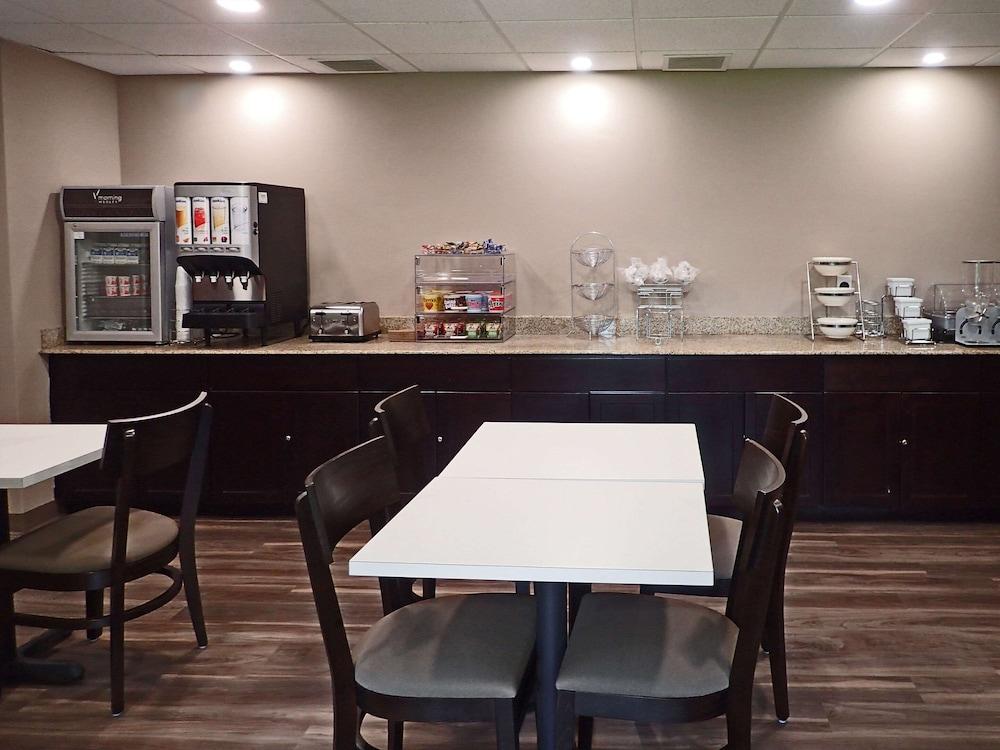 Chesapeake Inn And Suites Lexington Park Patuxent River Naval Air Station Kalifornien Exteriör bild